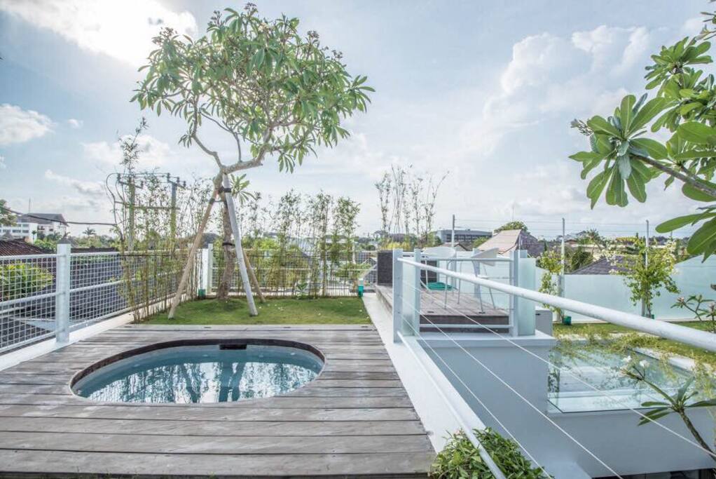 garden with jacuzzi