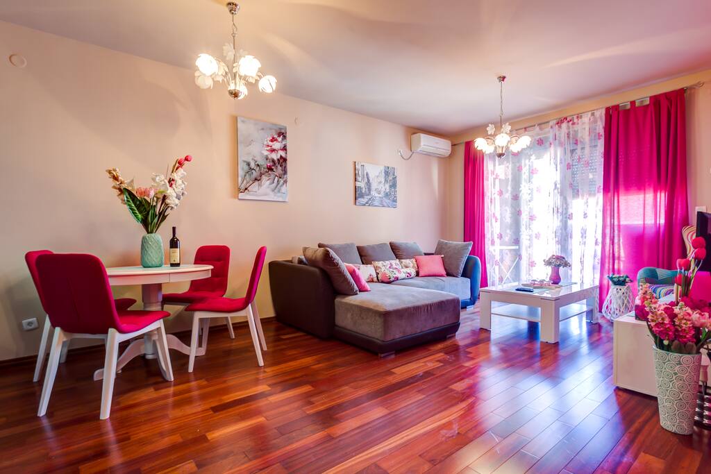 Cheerful colours and details are there to set your mood if you cannot go to the beach.