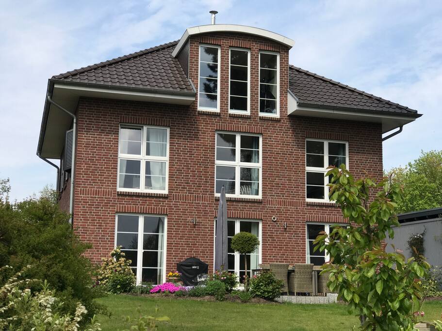 Unser Haus vom Garten aus