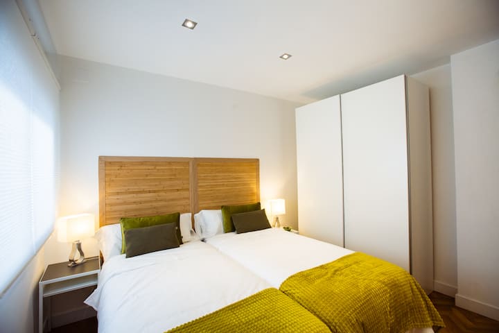 Spálňa 2 / spálňa 2 ● (povrch/plocha 12 metrov štvorcových) ● [ Prečítajte si opis apartmánu ]