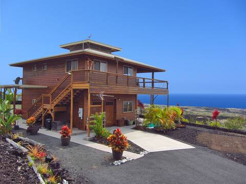 Milolii Whale House With Ocean Views and Pool!