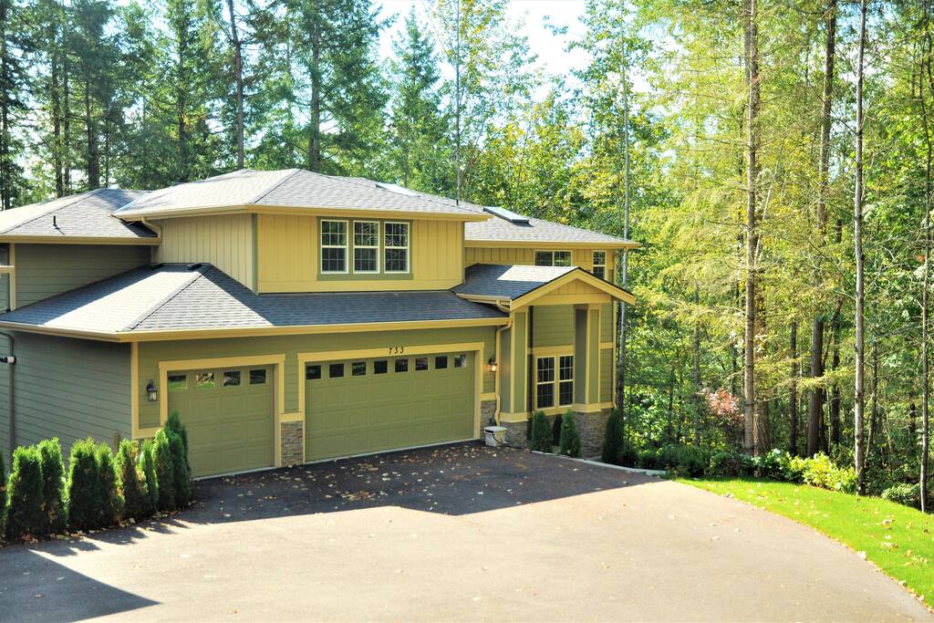 Large and private 7 bedroom house Houses for Rent in Sammamish