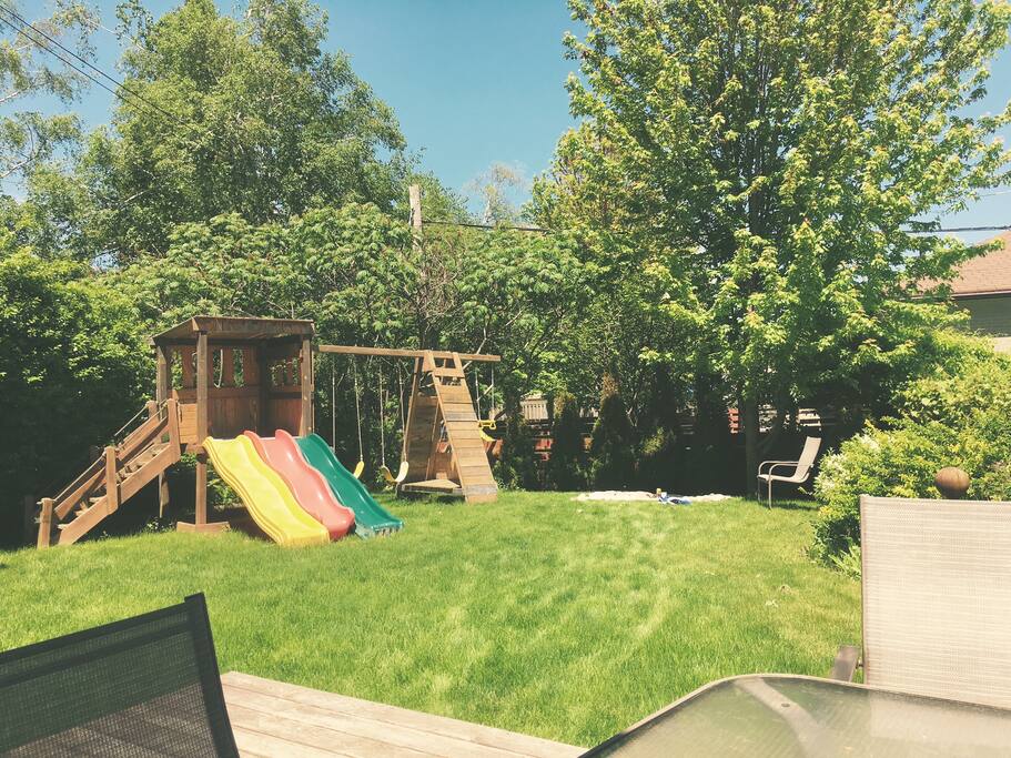 Back Yard w Patio & BBQ