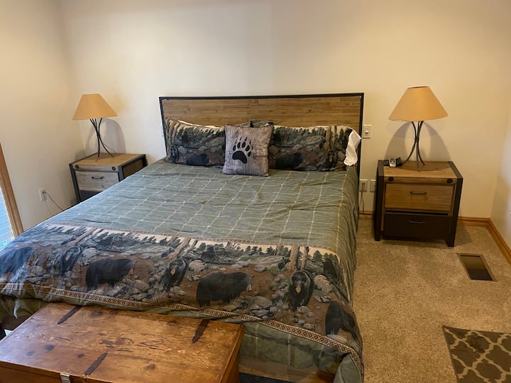 Hlavná spálňa s manželskou posteľ 