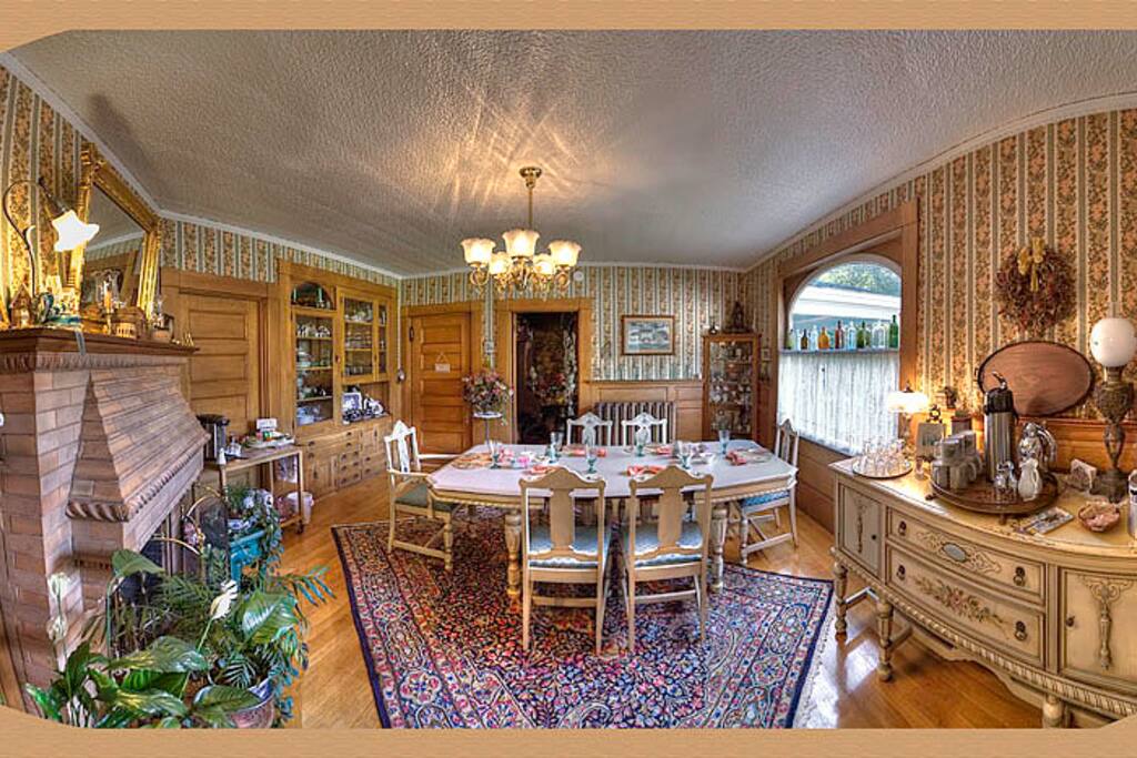 Dining Room, Communal Breakfast