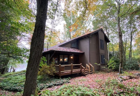 Lakefront Home with Gorgeous Views! Pets Welcome.