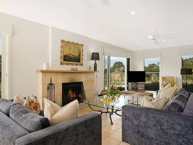 The Lodge at Merricks gallery image 2