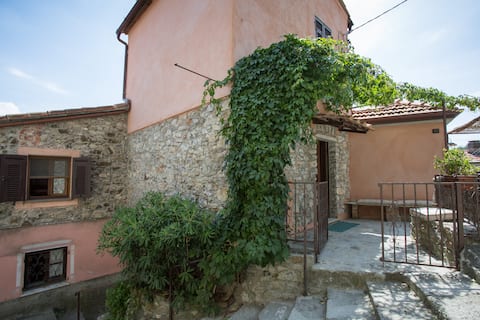 Ca' Vergì, charming little house in an old village