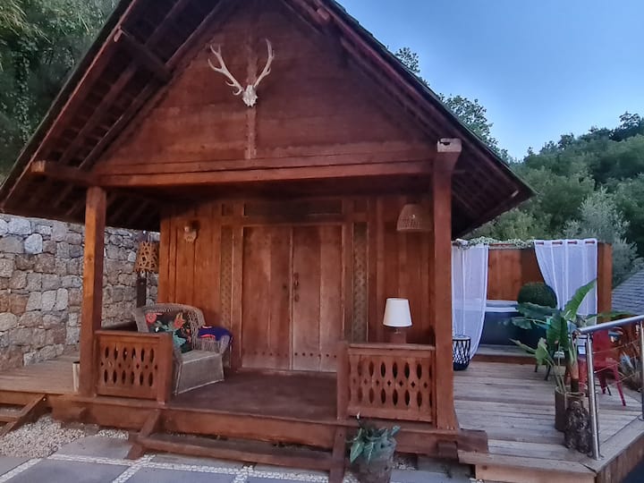 Lodge Balinais Avec Jacuzzi Privé Et Piscine - Montauroux