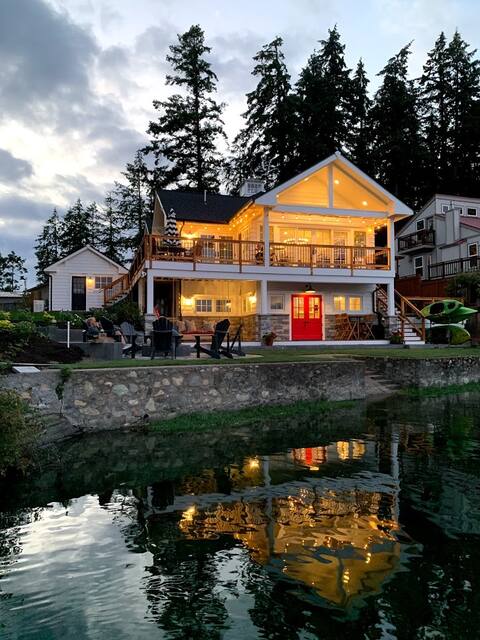 Waterfront Home with Kayaks and Hot Tub