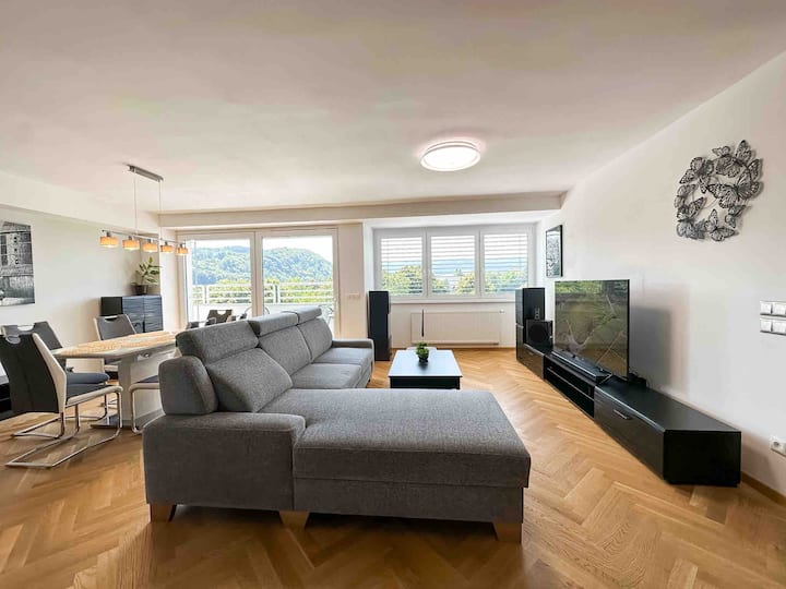 LUX residence, A/C, VIP parking, with a view