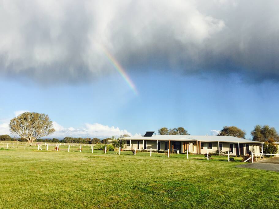 Karibu Homestead
