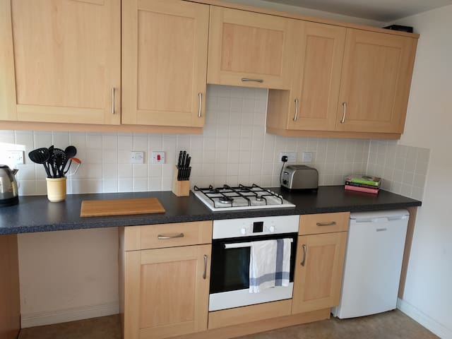 Open 3BD house nr City Centre w/ Parking + Garden
