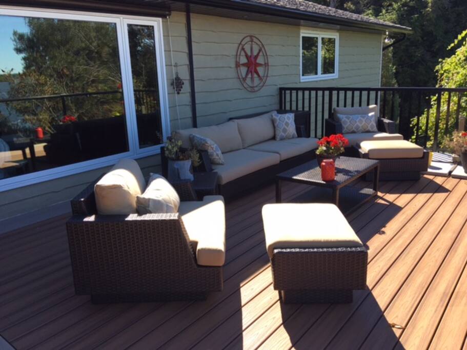 Main lounge -seating for 8