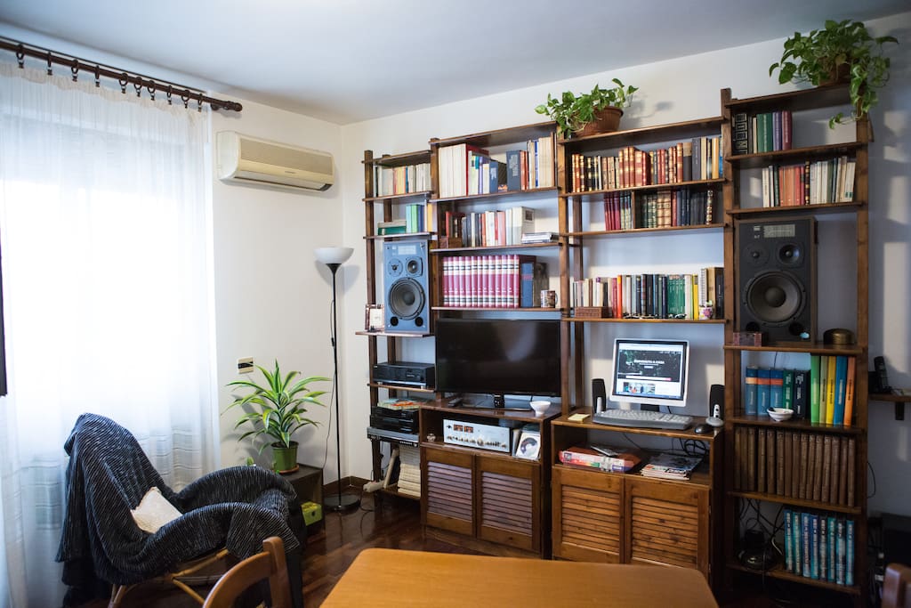 Tv, impianto stereo e condizionatore