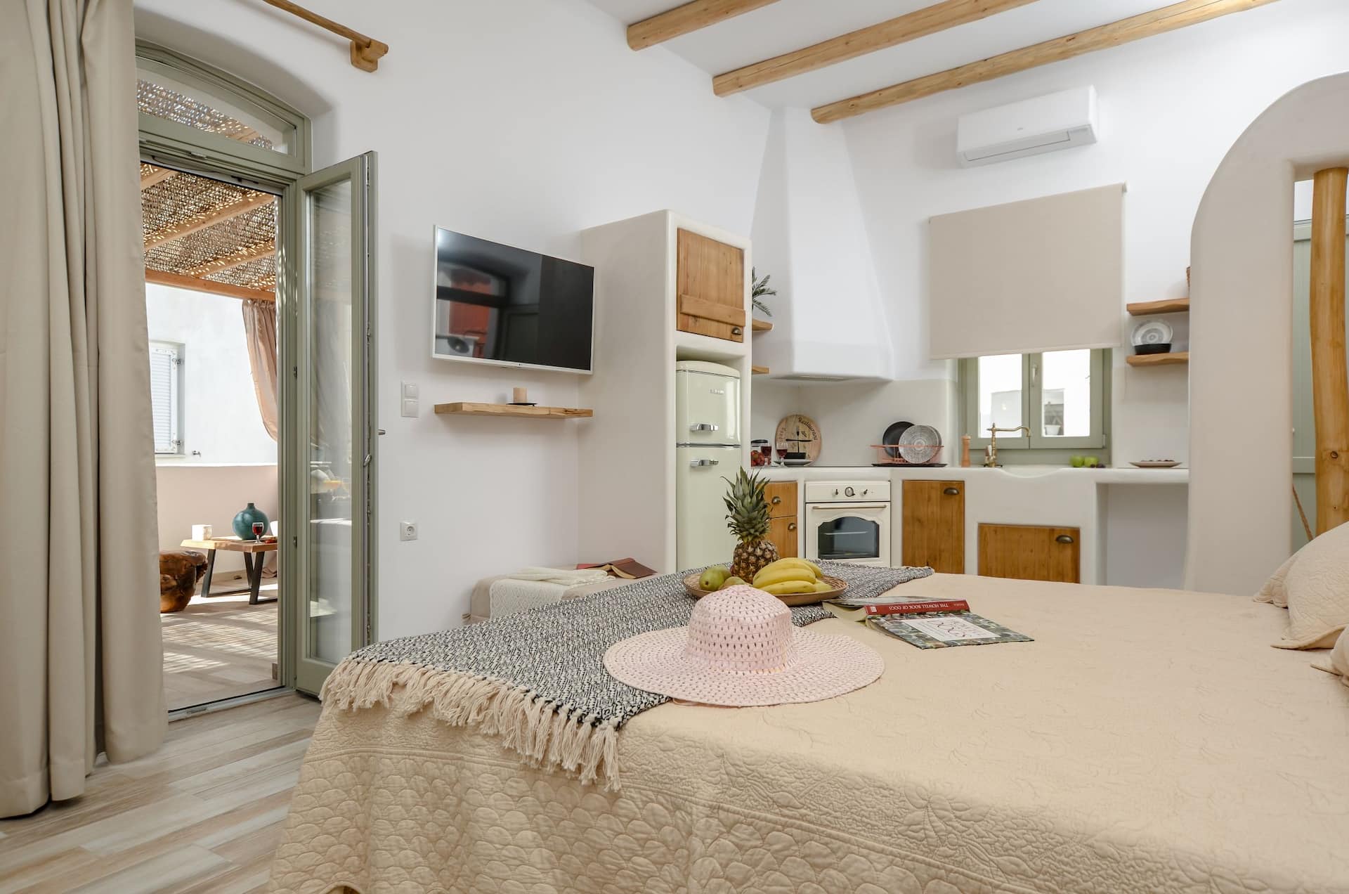 Deluxe Suite with terrace by Aegean white home