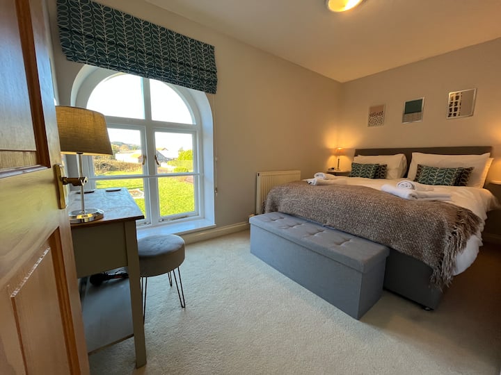 Main kingsize room