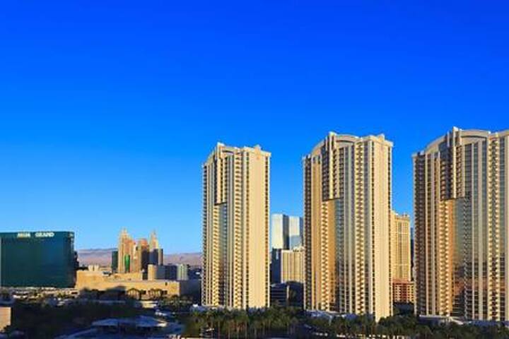 888 # 30, MGM Signature Two (2) Bedroom Suites ! gallery image 3