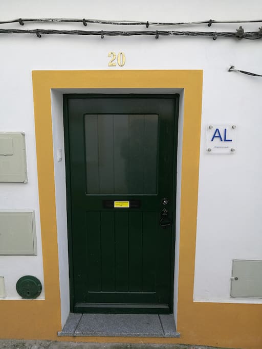 frontaria da casa com distico de AL