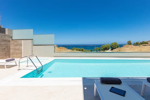Lagoon Seaside Villa, a Sumptuous Retreat