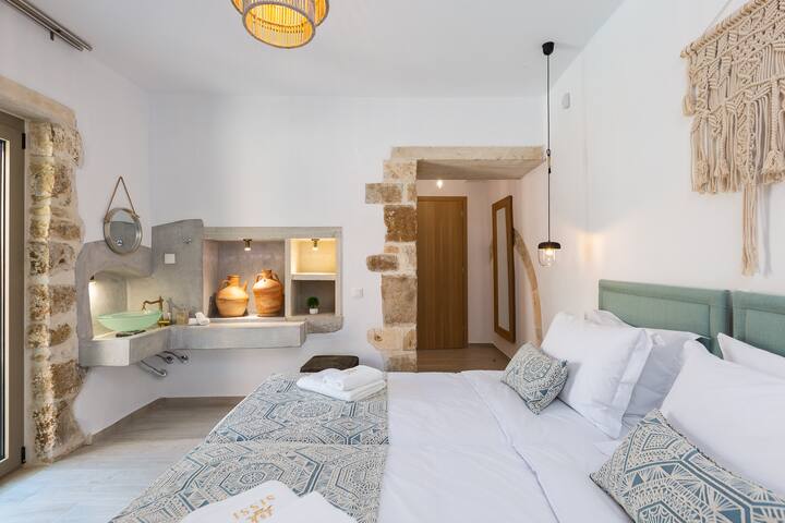 Timeless Elegance Embraced by Comfort and Bliss gallery image 5