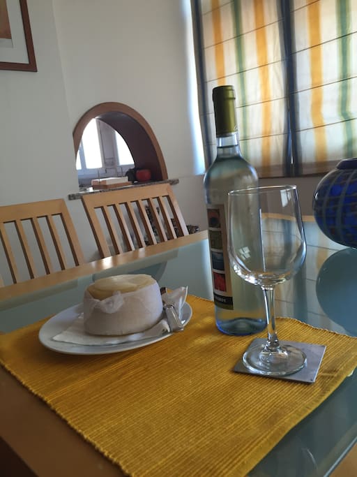 Dining area: full dinnerware set available