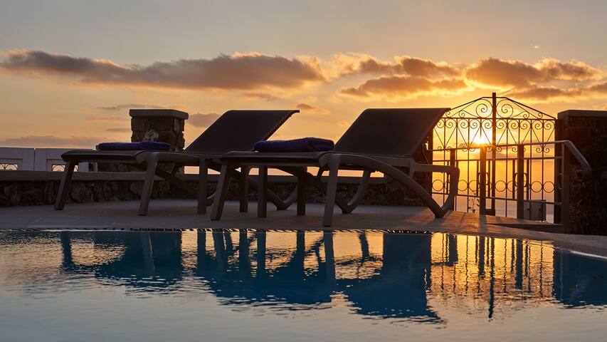 Villa Dakoronia•Stunning caldera view Private Pool gallery image 5