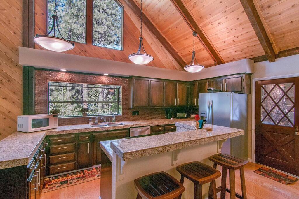 Dining Table,Furniture,Table,Fridge,Refrigerator