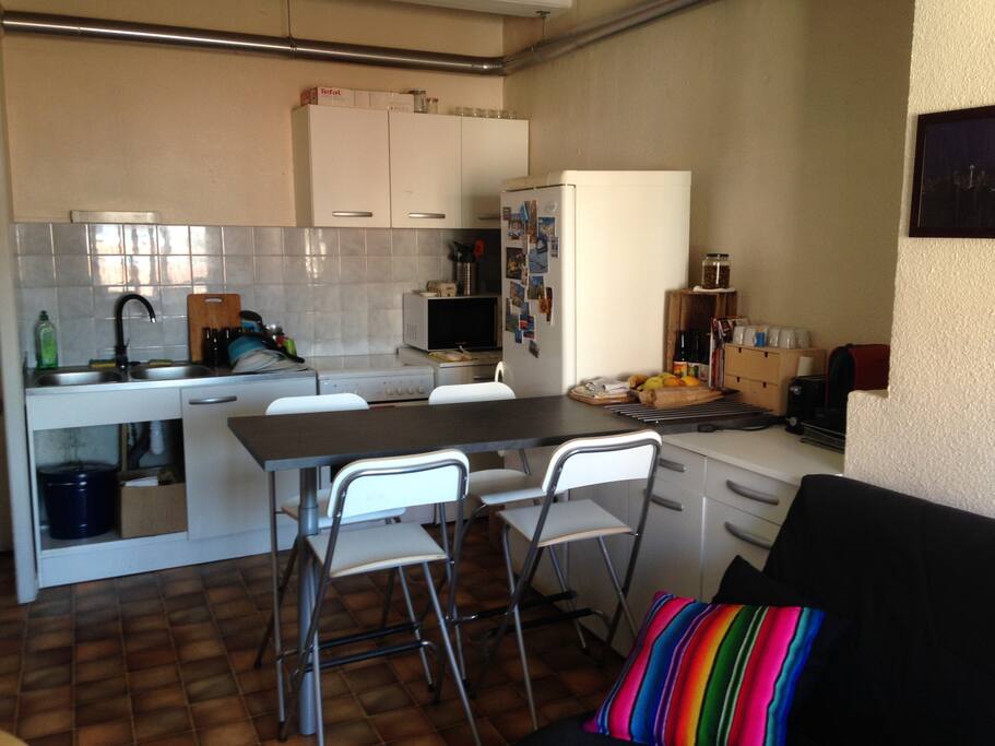 Salon/cuisine, côté cuisine