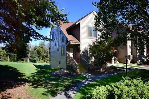 Seven Springs Slopeside Ski in-Ski out Condo