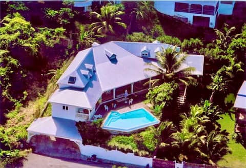 A BEAUTIFUL VILLA, FACING THE SEA, 50m from the BEACH