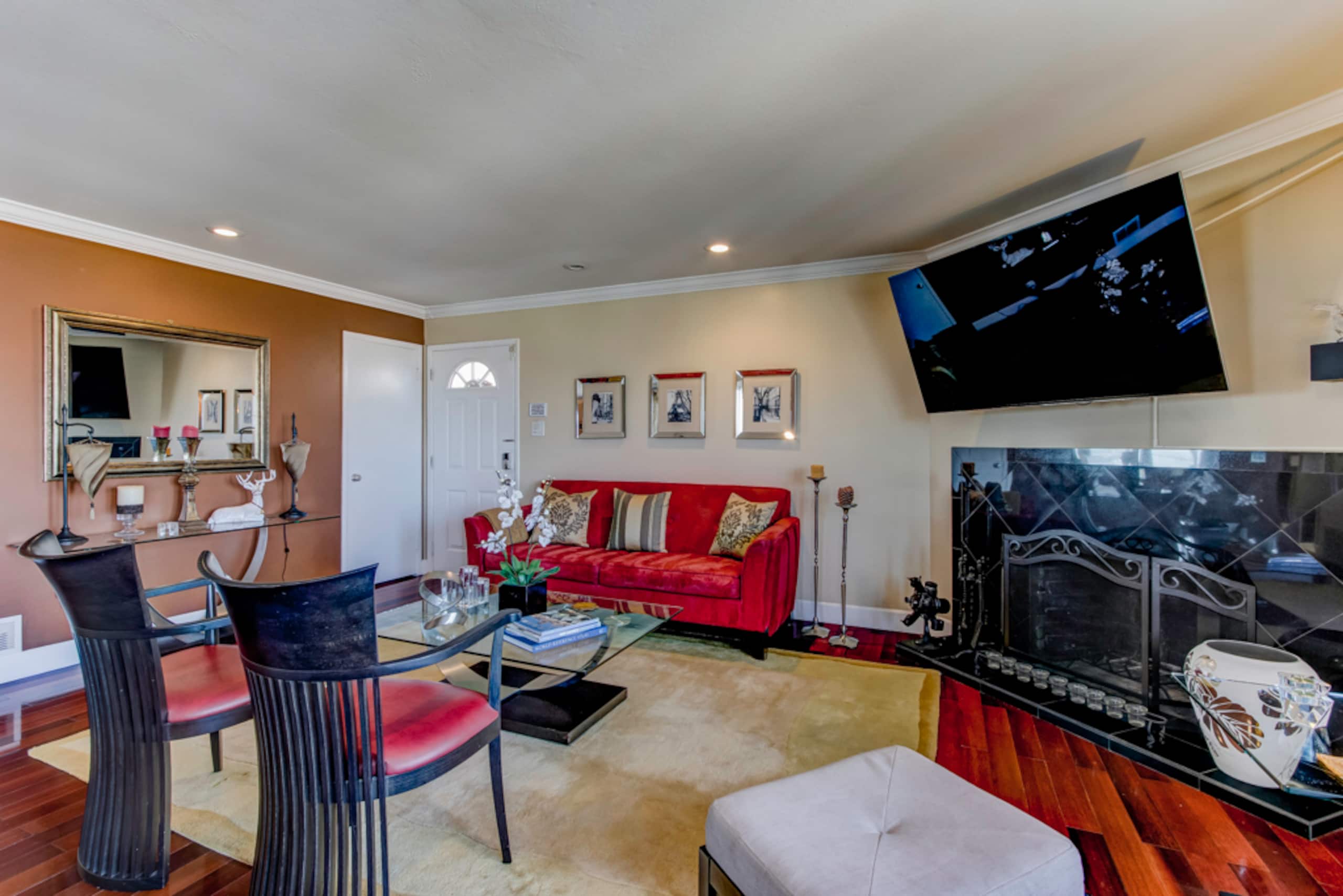 Home in Daly City · ★4.89 · 3 bedrooms · 3 beds · 2 baths - Image 1