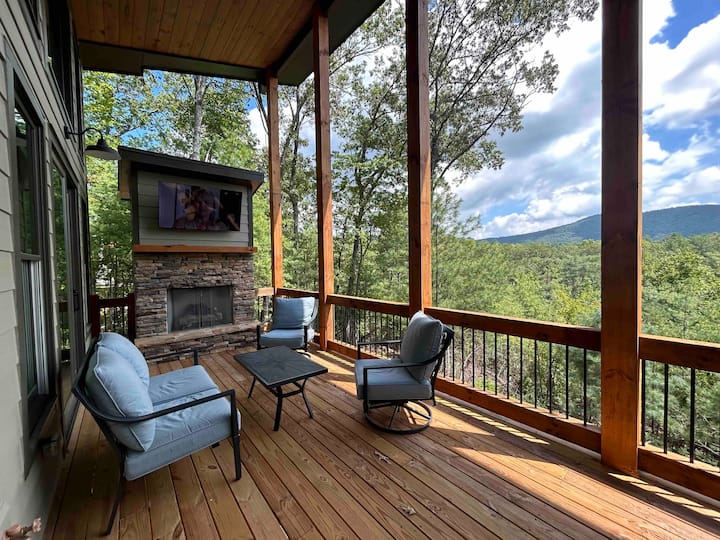 Modern Cabin Mountain View Fire Pit HotTub Cabins for Rent in East