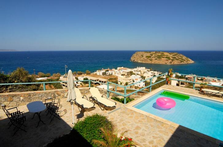 Luxury Villa with valley & sea views in Mohlos gallery image 3