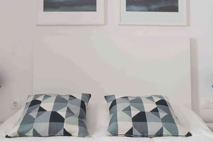 Dhomë dopio Cabecero y decoración. Krevat me madhësi Doble.