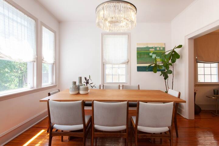 Elegant & Luxurious, Clean & Cheerful entire house gallery image 5