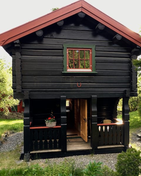Charming little log house close to the city centre.