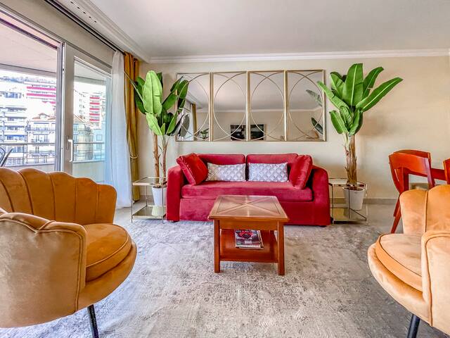 Forum Luxury Apartment Lake View gallery image 3