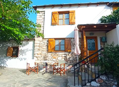 LINóS Traditional Cottage