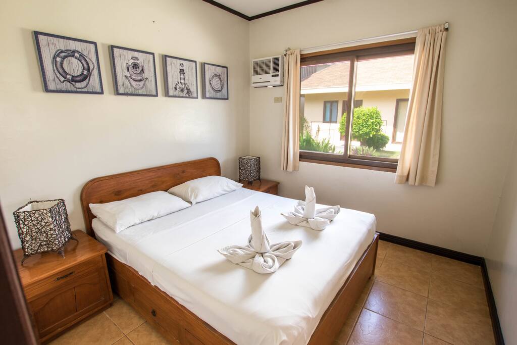 Bedroom with garden view