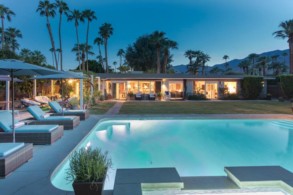 Classic & Quiet Palm Springs Home Pool & Spa Houses for Rent in