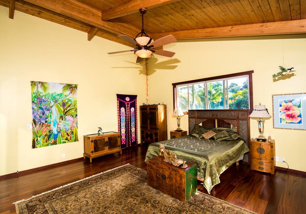 This is the Puakinkikini Room, the Master suite!