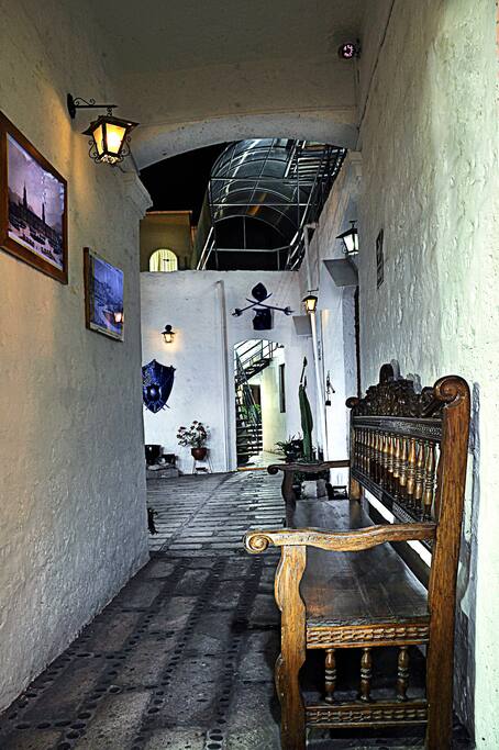 Ingreso de la casa esta primera parte es de estilo colonial muy hermoso.