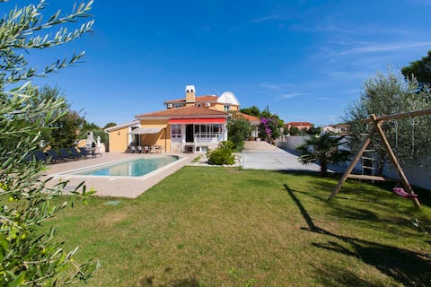 Villa Vedorna big wellnes house near beach, 20pers