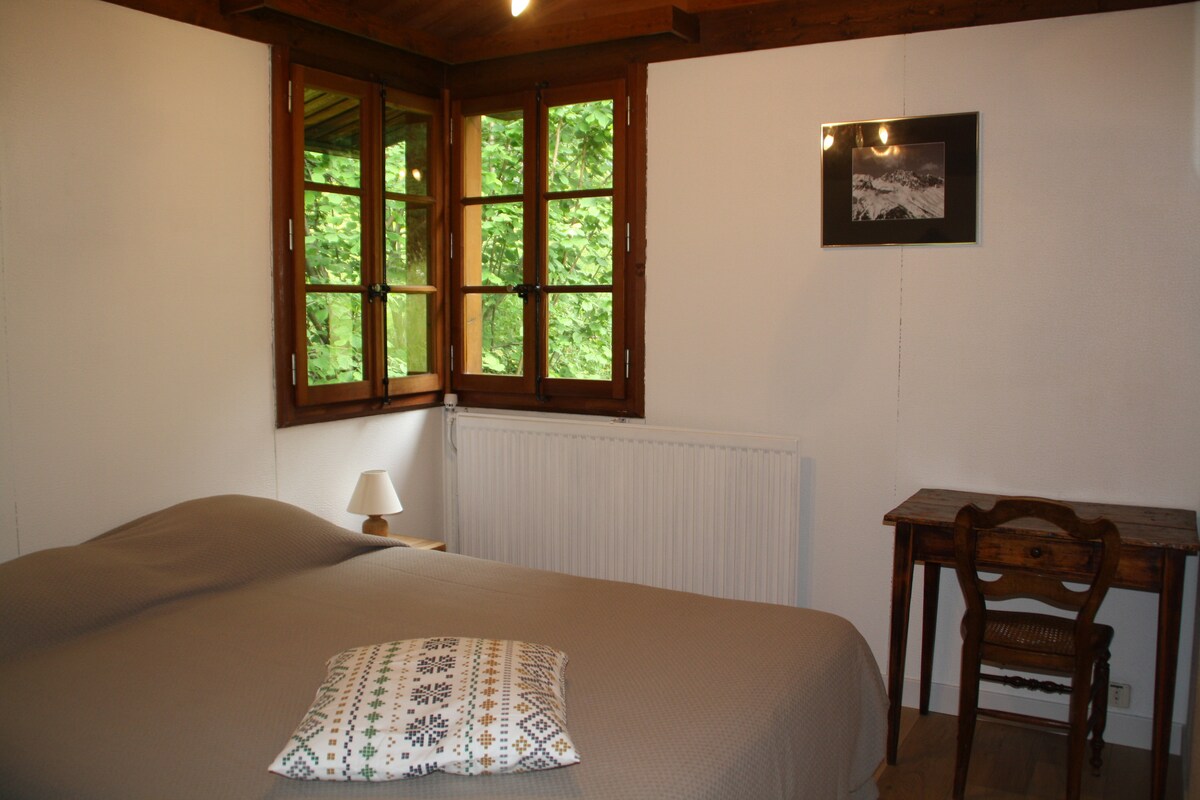 спална соба 1 - кревет (широк 180-220 см) - кревет (широк