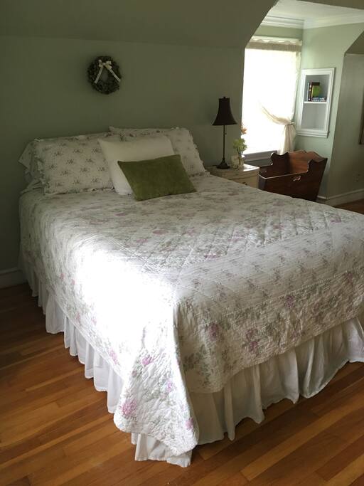 You might choose to stay in once you're settled into this oh-so comfy queen sized bed.