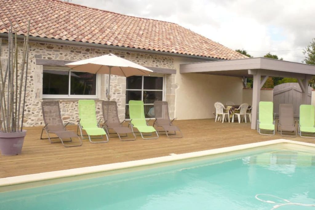 Piscine avec terrasse