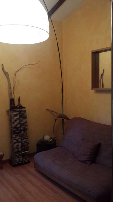 1 chambre lit double avec bureau