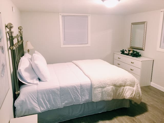 Cozy Modern Apartment