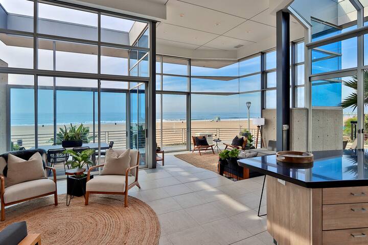The Glass Beach House on The Strand gallery image 5